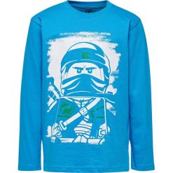 Koszulka "CM-50114" w kolorze niebieskim. Niebieskie t-shirty chłopięce LEGO Wear, z nadrukiem, z bawełny, z długim rękawem. W wyprzedaży za 35,95 zł.