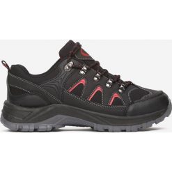 Czarno-Czerwone Buty Sportowe Sharelin. Czarne buty sportowe męskie Born2be, bez zapięcia. Za 89,99 zł.