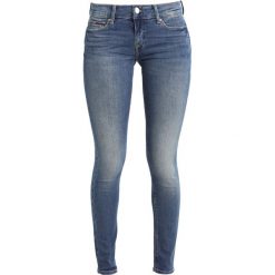 Tommy Jeans MID RISE SKINNY NORA Jeans Skinny Fit royal blue stretch. Niebieskie jeansy damskie relaxed fit Tommy Jeans, z bawełny. Za 449,00 zł.