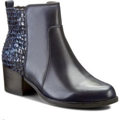 Botki TAMARIS - 1-25333-27 Navy 805. Niebieskie botki damskie na obcasie Tamaris, z materiału. W wyprzedaży za 219,00 zł.