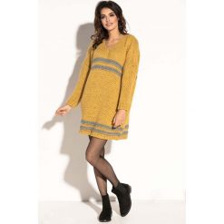 Żółta Luźna Wełniana Sukienka z Kontrastowymi Paskami. Brązowe sukienki dzianinowe marki bonprix, z nadrukiem, z dekoltem w serek, dopasowane. Za 159,90 zł.