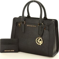 Markowa torebka MICHAEL KORS SATCHE/ BLACK + ETUI na karty GRATIS. Czarne kuferki damskie Michael Kors, z aplikacjami, ze skóry, eleganckie, zdobione, z breloczkiem. Za 999,00 zł.