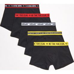 5 pack bokserek - Czarny. Czarne bokserki męskie Cropp, bez wzorów. Za 89,99 zł.