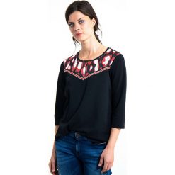 Koszulka w kolorze czarnym. Czarne koszulki damskie Garcia, m, bez wzorów, z okrągłym kołnierzem. W wyprzedaży za 119,95 zł.