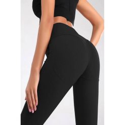 Leginsy FELINA BLACK. Czarne legginsy sportowe damskie IVET, bez wzorów, na fitness i siłownię. W wyprzedaży za 29,00 zł.