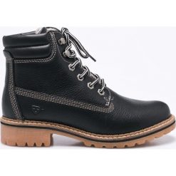Tamaris - Botki. Czarne buty zimowe damskie marki Tamaris, z materiału, z okrągłym noskiem, na obcasie, na sznurówki. W wyprzedaży za 219,90 zł.