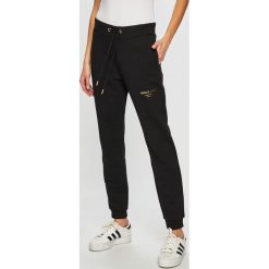 Versace Jeans - Spodnie. Czarne spodnie damskie Versace Jeans, s, z bawełny. W wyprzedaży za 359,90 zł.
