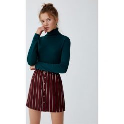 Minispódniczka w stylu paperbag z guzikami. Czerwone spódniczki damskie Pull&Bear, bez wzorów. Za 49,90 zł.