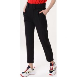 Czarne Spodnie Graceful. Czarne spodnie damskie Born2be, s, w paski, z tkaniny. Za 89,99 zł.