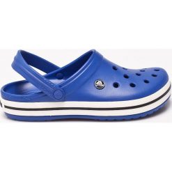Crocs - Klapki. Niebieskie kapcie męskie marki Crocs, bez wzorów, z gumy. W wyprzedaży za 169,90 zł.