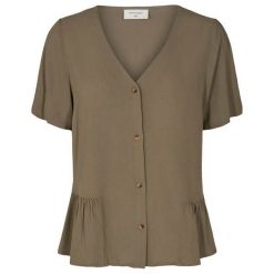 Freequent Bluzka Lille khaki female zielony S (38). Zielone bluzki damskie Freequent, s, bez wzorów, z tkaniny, eleganckie, z dekoltem w serek, z krótkim rękawem. Za 139,00 zł.