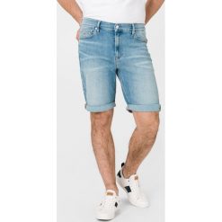 Calvin Klein Szorty Niebieski. Niebieskie spodenki i szorty męskie Calvin Klein, bez wzorów, z elastanu. Za 326,95 zł.