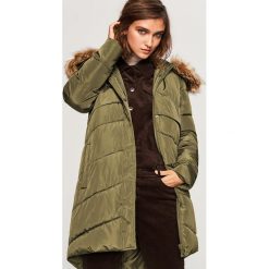 Pikowany płaszcz z kapturem - Khaki. Brązowe płaszcze damskie pastelowe Reserved. Za 229,99 zł.