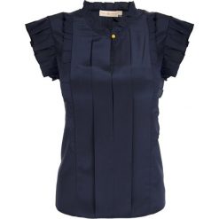 Bluzka Tory Burch Ruffle Shell 52312. Niebieskie bluzki damskie Tory Burch, bez wzorów, z jedwabiu, bez kołnierzyka, bez rękawów. W wyprzedaży za 599,00 zł.