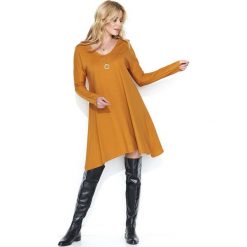 Musztardowa Luźna Sukienka Dzianinowa z Dekoltem w Serek. Pomarańczowe sukienki dzianinowe Molly.pl, do pracy, s, biznesowe, z dekoltem w serek, oversize. Za 124,90 zł.