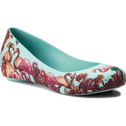 Baleriny MELISSA - Ultragirl 3DB II Ad 32298 Green/Pink 52228. Zielone baleriny damskie Melissa, na co dzień, bez wzorów, z tworzywa sztucznego, klasyczne, bez obcasa, bez zapięcia. W wyprzedaży za 229,00 zł.