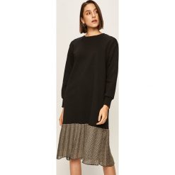 Answear - Sukienka. Czarne sukienki damskie ANSWEAR, na co dzień, s, bez wzorów, z bawełny, casualowe, z okrągłym kołnierzem, z długim rękawem, długie, midi, proste. Za 169,90 zł.