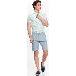 SZORTY MĘSKIE Z TKANINY OXFORD. Niebieskie szorty męskie marki Top Secret, na lato, m, z bawełny, eleganckie, krótkie. W wyprzedaży za 39,99 zł.