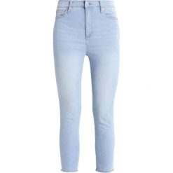 GAP Jeans Skinny Fit light indigo. Niebieskie jeansy damskie relaxed fit marki GAP, z bawełny. W wyprzedaży za 174,30 zł.