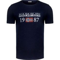 T-shirt NAPAPIJRI SOLIN SS 1 Granatowy. Niebieskie t-shirty męskie marki Napapijri, z nadrukiem, z bawełny, z okrągłym kołnierzem. W wyprzedaży za 108,00 zł.
