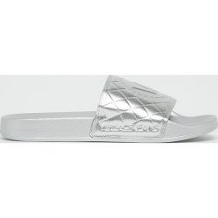 Versace Jeans - Klapki. Szare klapki damskie Versace Jeans, bez wzorów, z jeansu, bez obcasa, na obcasie. W wyprzedaży za 159,90 zł.