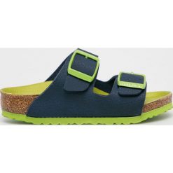 Birkenstock - Klapki dziecięce Arizona Kids. Niebieskie sandały chłopięce Birkenstock, z materiału, bez zapięcia. W wyprzedaży za 89,90 zł.
