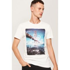 T-shirt z fotonadrukiem San Francisco - Kremowy. Białe t-shirty męskie House, l. W wyprzedaży za 29,99 zł.