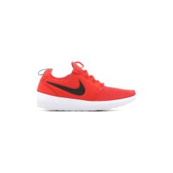 Buty Nike Mens Roshe Two 844656 800. Czerwone trampki męskie Nike, bez wzorów, bez zapięcia. Za 342,27 zł.