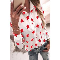 Koszula damska STARS RED. Czerwone bluzki damskie IVET, xl, z aplikacjami, z jeansu, eleganckie, bez kołnierzyka, z długim rękawem. W wyprzedaży za 69,00 zł.