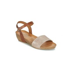 Sandały Casual Attitude JALAYEGE. Pomarańczowe sandały damskie Casual Attitude, bez wzorów, casualowe, bez obcasa, bez zapięcia. Za 175,20 zł.