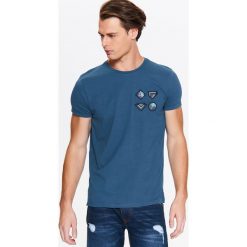T-shirty męskie: T-SHIRT KRÓTKI RĘKAW MĘSKI Z APLIKACJĄ