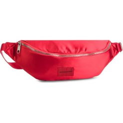 Saszetka nerka CALVIN KLEIN JEANS - Satin Streetpack K40K400822 634. Czerwone torby męskie skórzane marki Calvin Klein Jeans, bez wzorów, z jeansu, młodzieżowe. Za 299,00 zł.