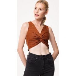 Camelowa Top Nation. Brązowe bluzki damskie Born2be, s, bez wzorów, bez kołnierzyka, bez rękawów. W wyprzedaży za 29,99 zł.