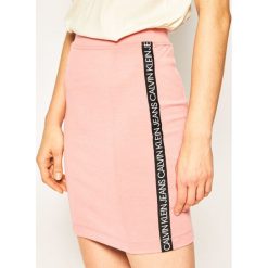 Spódnica ołówkowa Calvin Klein Jeans J20J213187. Czarne spódniczki damskie Calvin Klein Jeans, m, bez wzorów, z elastanu, mini, ołówkowe. W wyprzedaży za 239,00 zł.