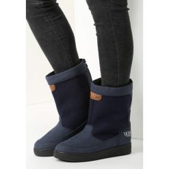 Granatowe Śniegowce Morning Glory. Czarne buty zimowe damskie marki Cropp. Za 79,99 zł.
