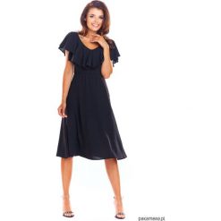 Sukienka B304 czarny. Czarne sukienki damskie Pakamera, bez wzorów, eleganckie, bez kołnierzyka, bez rękawów, midi. Za 169,00 zł.