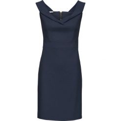 Sukienka ołówkowa z dekoltem carmen bonprix ciemnoniebieski. Niebieskie sukienki damskie bonprix, bez wzorów, eleganckie, bez kołnierzyka, bez rękawów, ołówkowe. Za 64,99 zł.