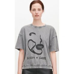 T-shirt z napisem - Szary. Szare t-shirty damskie Reserved, s, z napisami, bez kołnierzyka. Za 29,99 zł.