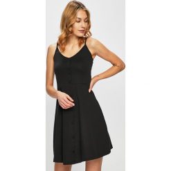 Vero Moda - Sukienka. Czarne sukienki damskie Vero Moda, na co dzień, s, bez wzorów, z bawełny, casualowe, bez kołnierzyka, bez rękawów, rozkloszowane. W wyprzedaży za 59,90 zł.