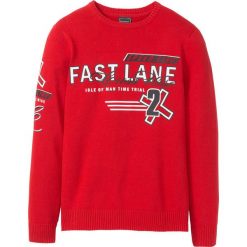 Sweter z bawełny z recyclingu Regular Fit bonprix czerwony z nadrukiem. Czerwone swetry męskie bonprix, s, z nadrukiem, z bawełny, z okrągłym kołnierzem, bez kaptura. Za 99,99 zł.