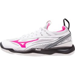 Mizuno WAVE MIRAGE 2.1 Obuwie do piłki ręcznej white/black/pink glo. Białe buty damskie do fitnessu marki Mizuno, z gumy, mizuno wave. Za 569,00 zł.