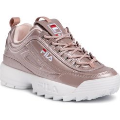 Sneakersy FILA - Disruptor M Low Wmn 1010747.71P Rose Smoke. Różowe półbuty damskie Fila, bez wzorów, ze skóry ekologicznej, bez obcasa, na płaskiej podeszwie, bez zapięcia. W wyprzedaży za 359,00 zł.