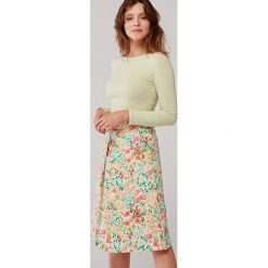 Spódnica Dora Hermosa kremowa 32 biały. Białe spódniczki damskie Marie Zélie, na wiosnę, s, w paski, z elastanu, klasyczne, trapezowe. Za 327,00 zł.