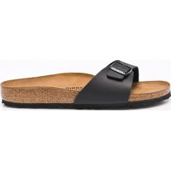 Birkenstock - Klapki Madrid. Czarne klapki damskie Birkenstock, bez wzorów, ze skóry, bez obcasa. Za 229,90 zł.