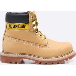 Caterpillar - Botki Colorado. Różowe botki damskie na obcasie marki Caterpillar, z materiału, z okrągłym noskiem, na sznurówki. W wyprzedaży za 319,90 zł.