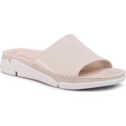 Klapki CLARKS - Tri Slide 261487654 White. Brązowe klapki damskie Clarks, bez wzorów, ze skóry, bez obcasa. Za 429,00 zł.