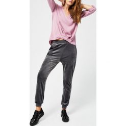 Dresy z weluru. Spodnie damskie Moodo, s, z dresówki. Za 44,99 zł.