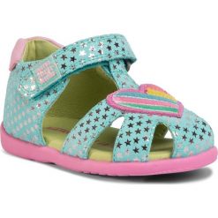 Sandały AGATHA RUIZ DE LA PRADA - 202904 Jade Y Estrellas. Zielone sandały dziewczęce Agatha Ruiz de la Prada, z zamszu, bez zapięcia. W wyprzedaży za 199,00 zł.