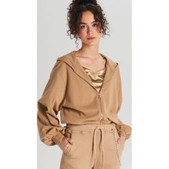 Rozpinana bluza z szerokimi rękawami - Brązowy. Pomarańczowe bluzy damskie Cropp, s, bez wzorów, bez rękawów, bez kaptura. Za 79,99 zł.