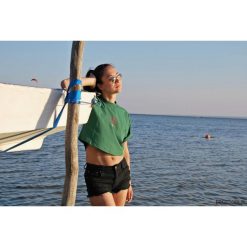 Bawełniany top z autorskim haftem FLAMINGOS. Topy damskie Pakamera, m, z haftami, z bawełny, bez kołnierzyka. Za 80,00 zł.
